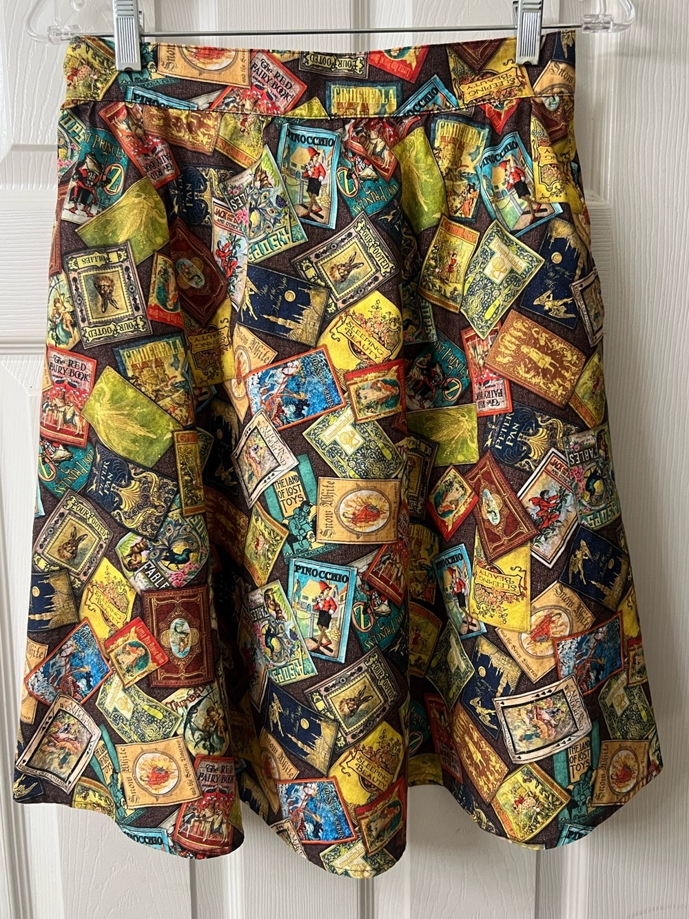 Retrolicious Women’s Medium A-Line Skater Skirt Colorful Fairytale Book Covers